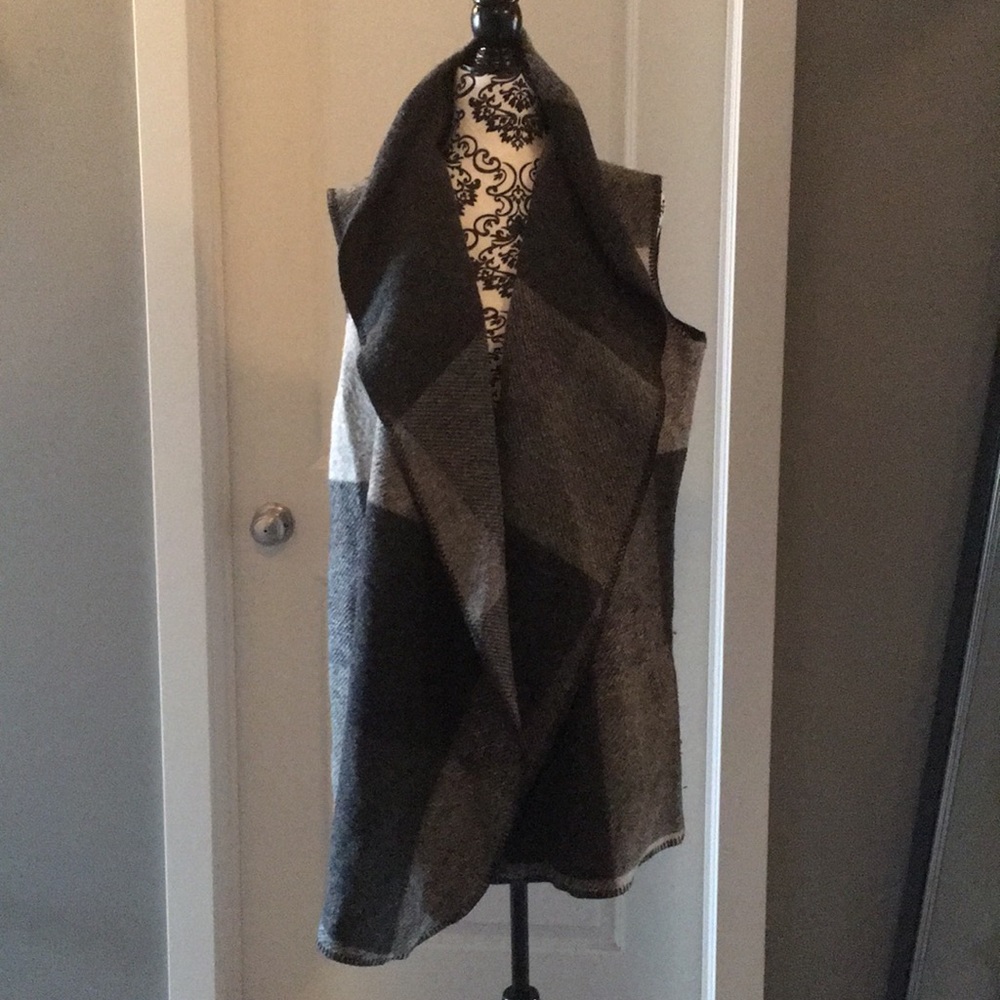 Woolblend Open-Front Sleeveless Vest - Gray Plaid